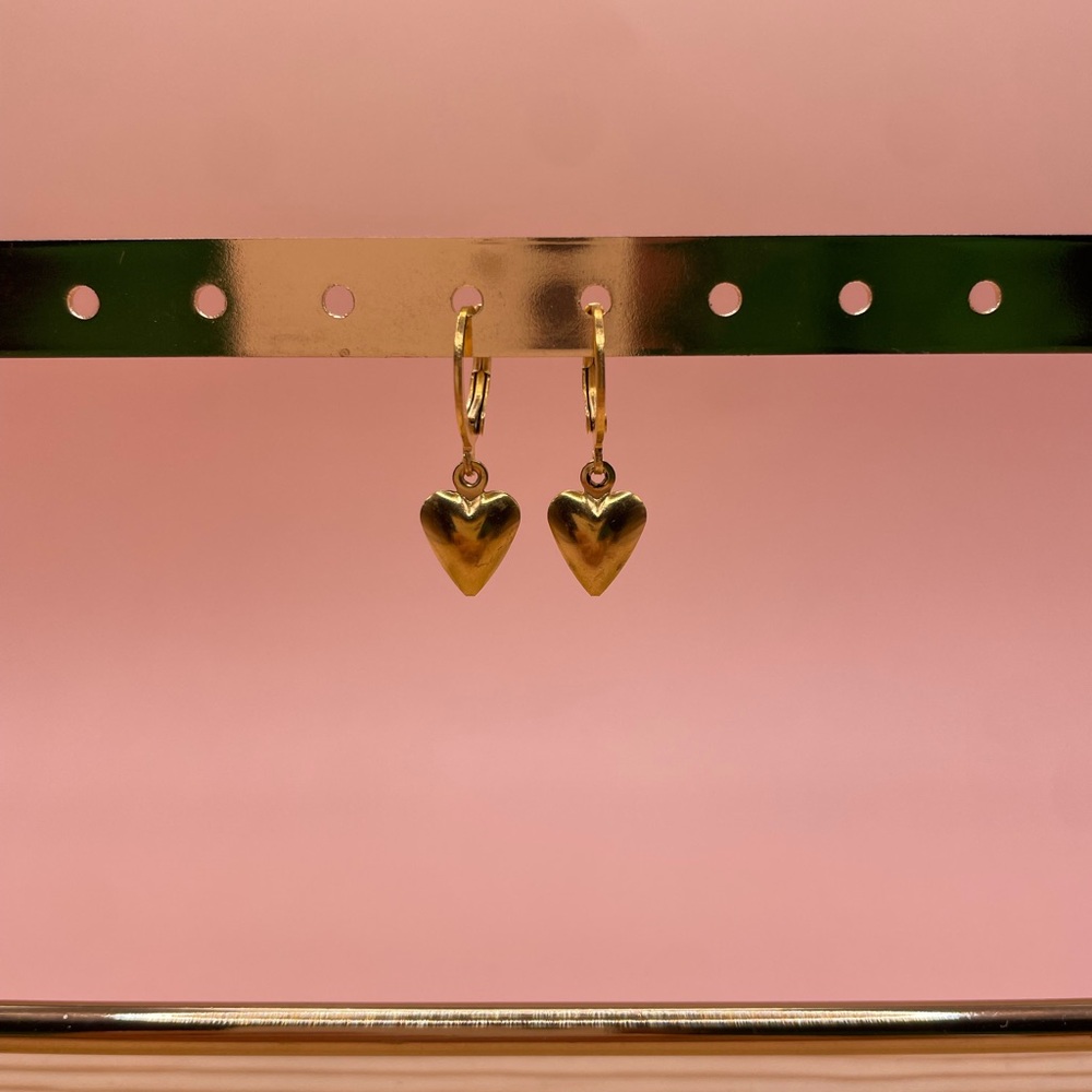 Love Heart Earrings gold ✨ These beauties are perfect for Valentine’s Day!